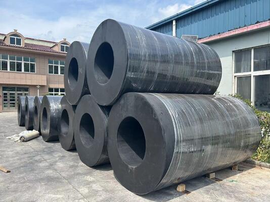 Resistenza alla trazione 10-30 MPa Fender in gomma cilindrica con elevato assorbimento di energia che garantisce l'attracco marittimo e la protezione da impatti delle navi