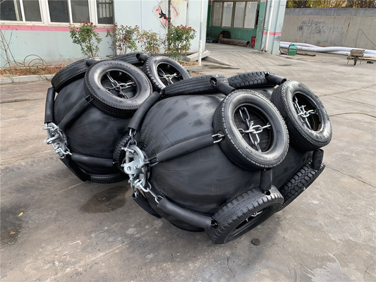 Fender pneumatici per navi della guardia costiera