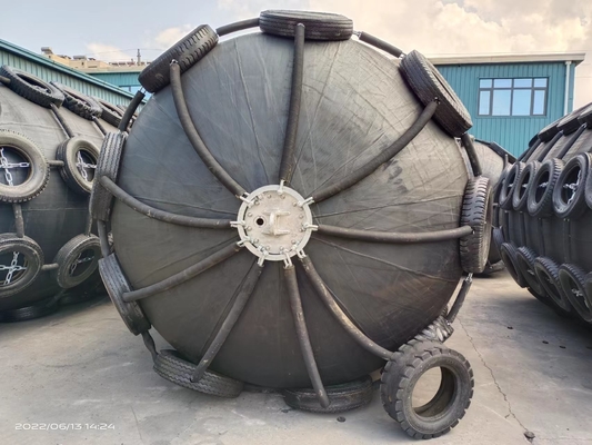 0.5-4.5m di diametro Yokohama Marine Fender con bassa forza di reazione e 2 anni di garanzia
