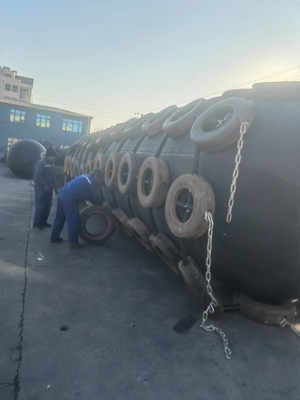 0.5-4.5m di diametro Yokohama Marine Fender in nero per i requisiti marini personalizzati