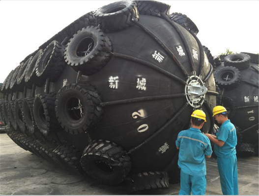 Fenders pneumatici in gomma Yokohama per la protezione delle navi