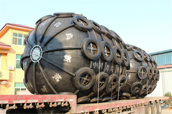 Fenders pneumatici marini da 3,3x6,5 m di gomma naturale di tipo Yokohama