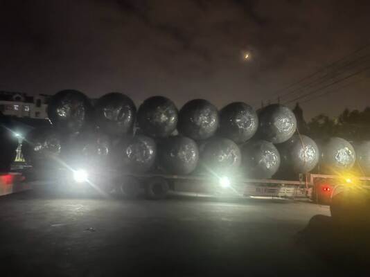 Parabordi Marini in Gomma Espansa Poliuretanica (PU) con Eccellente Elasticità e Resistenza alle Sollecitazioni Ambientali Marine