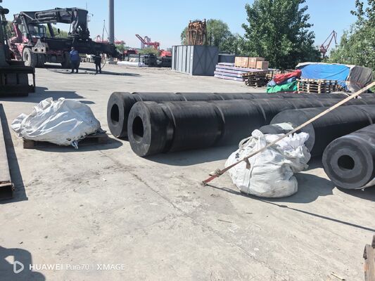 Durezza 70-85A Fenders di rimorchiatori Capacità di carico pesante Mould And Extrusion Craft Soluzioni durevoli di protezione marina