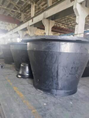 CCS Certified Cone Rubber Fender SGS Approved Durable Marine Dock Protection Equipment per applicazioni di ormeggio e ormeggio delle navi