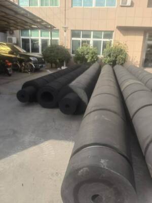 Parabordi a Rullo per Rimorchiatori a Bassa Manutenzione Altezza 200mm 450mm Progettati per Ridurre i Costi di Manutenzione e Migliorare la Sicurezza dei Rimorchiatori