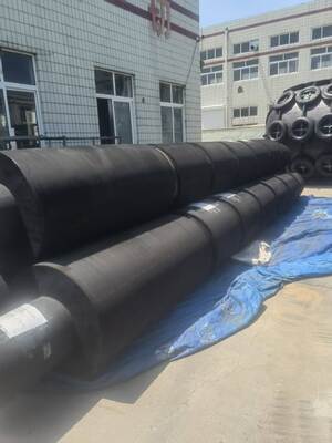 Parabordi a Rullo per Rimorchiatori a Bassa Manutenzione Altezza 200mm 450mm Progettati per Ridurre i Costi di Manutenzione e Migliorare la Sicurezza dei Rimorchiatori