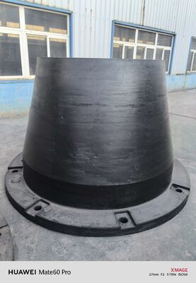 Fenders in gomma a cono approvati da SGS che forniscono durezza 60-70 Shore A e resistenza alle intemperie Ideale per sistemi di attracco marittimo