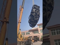 Caricamento del parafanghi in gomma Yokohama nel container